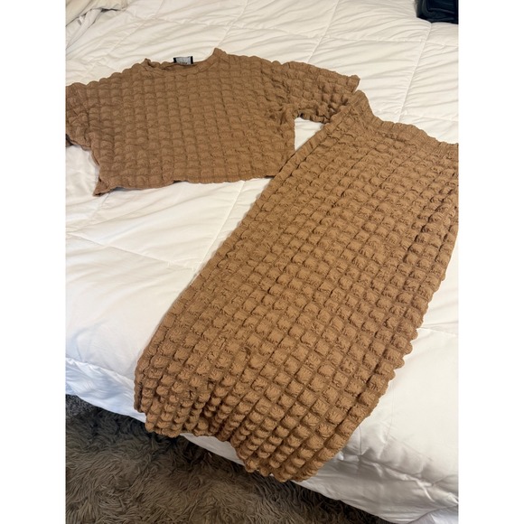 Dressed in LALA Dresses & Skirts - Dressed in LALA Popcorn Bubble Set sz XL 2 Piece Crop Top Midi Skirt